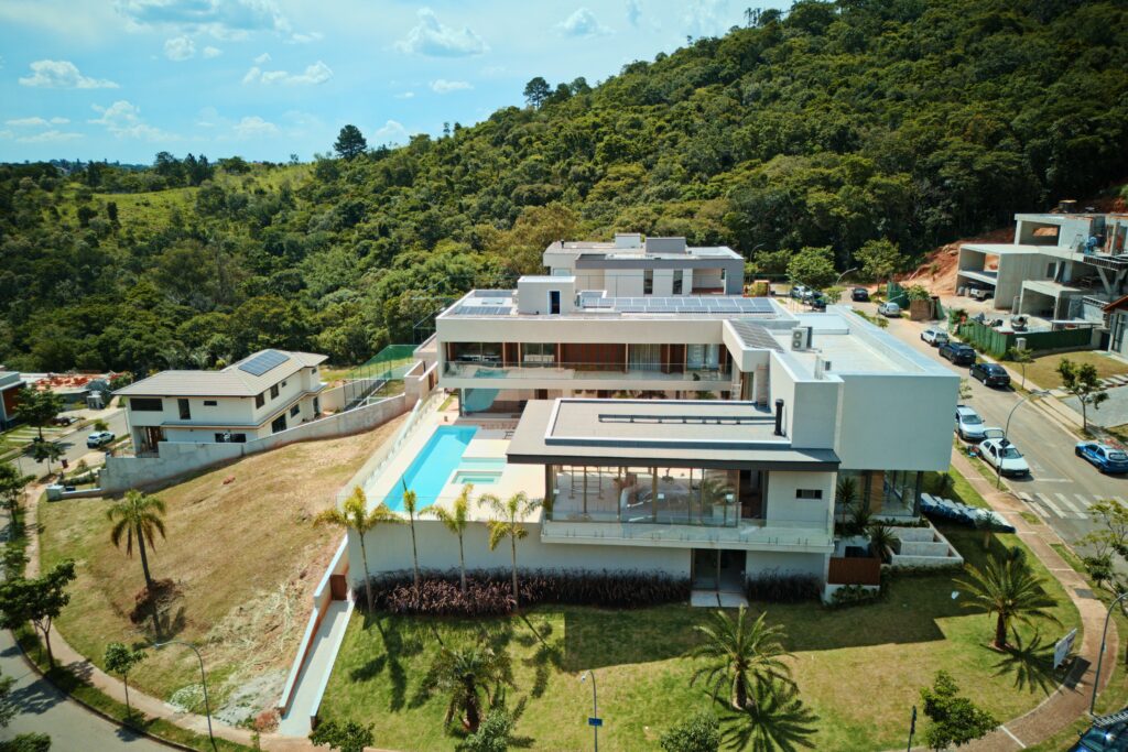 Fachada de residência de alto padrão em Atibaia SP - Ecotech Construtora